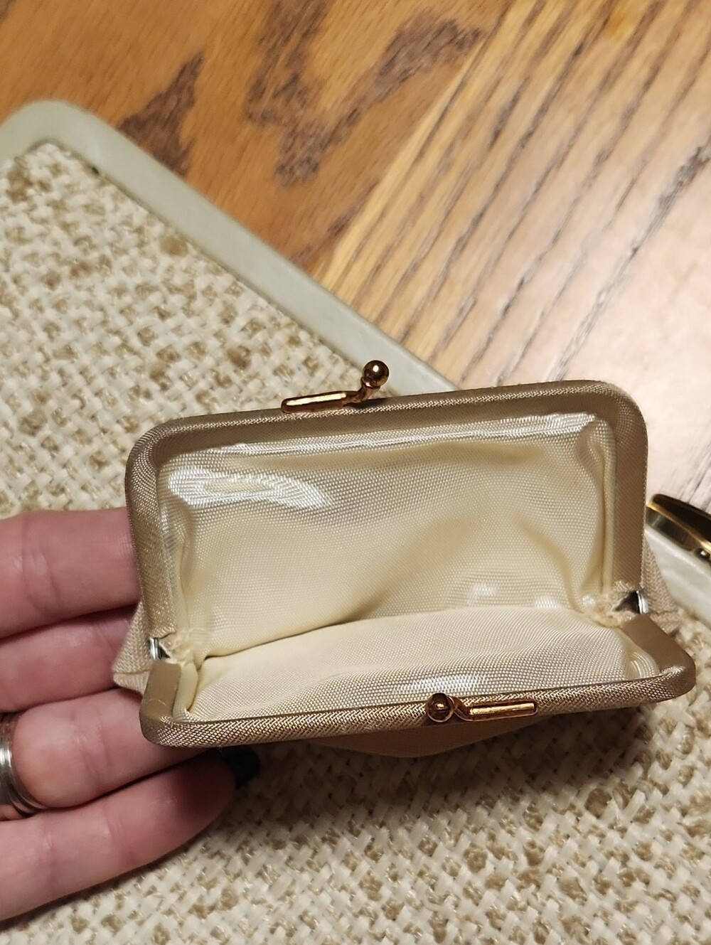 Vintage Block Classic Cream Kiss-Lock Purse, With Coin Purse - Women Bags